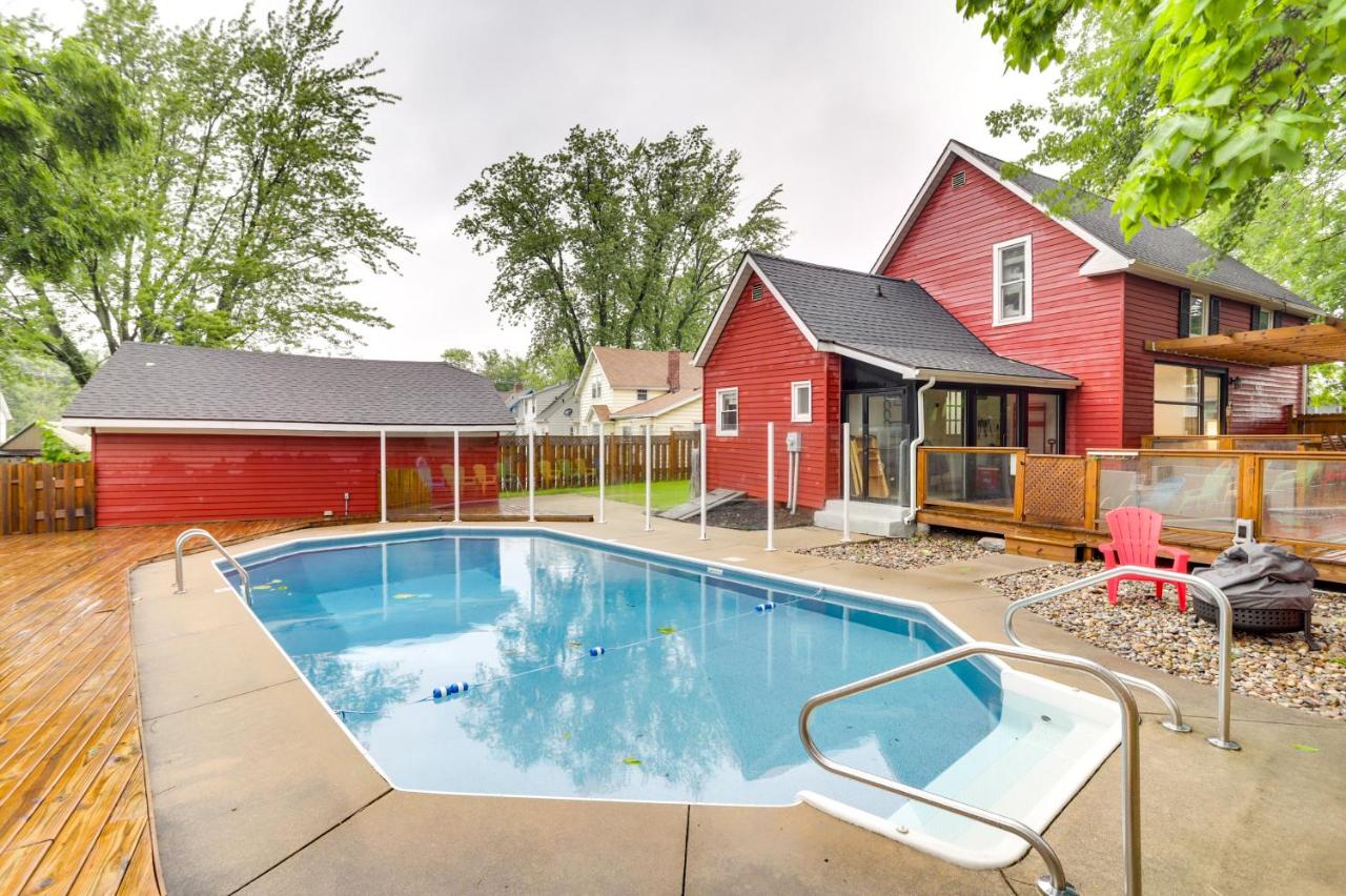 B&B South Haven - South Haven Oasis - Private Hot Tub, Pool and Grill! - Bed and Breakfast South Haven