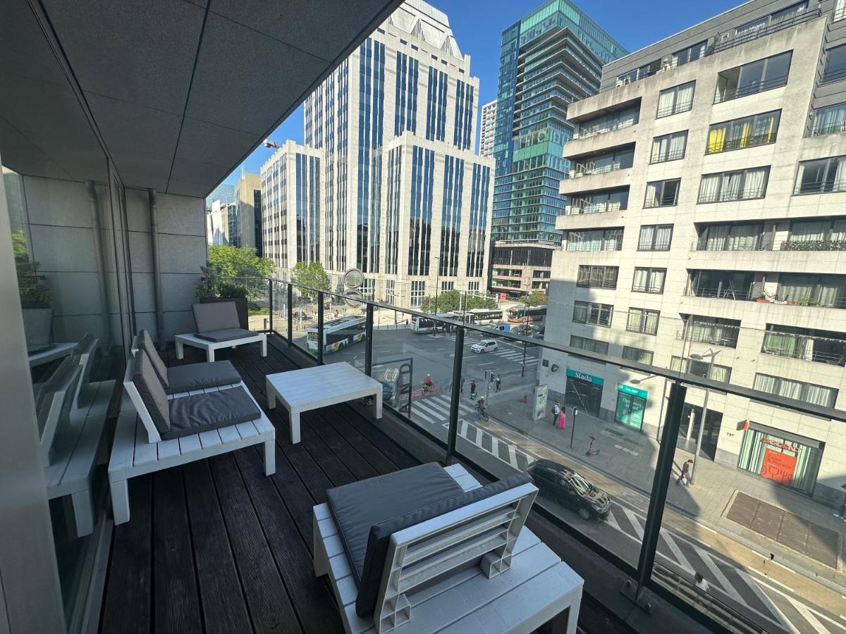 B&B Brussels - 3 Bedroom Apartment in City Center with Balcony View - Bed and Breakfast Brussels