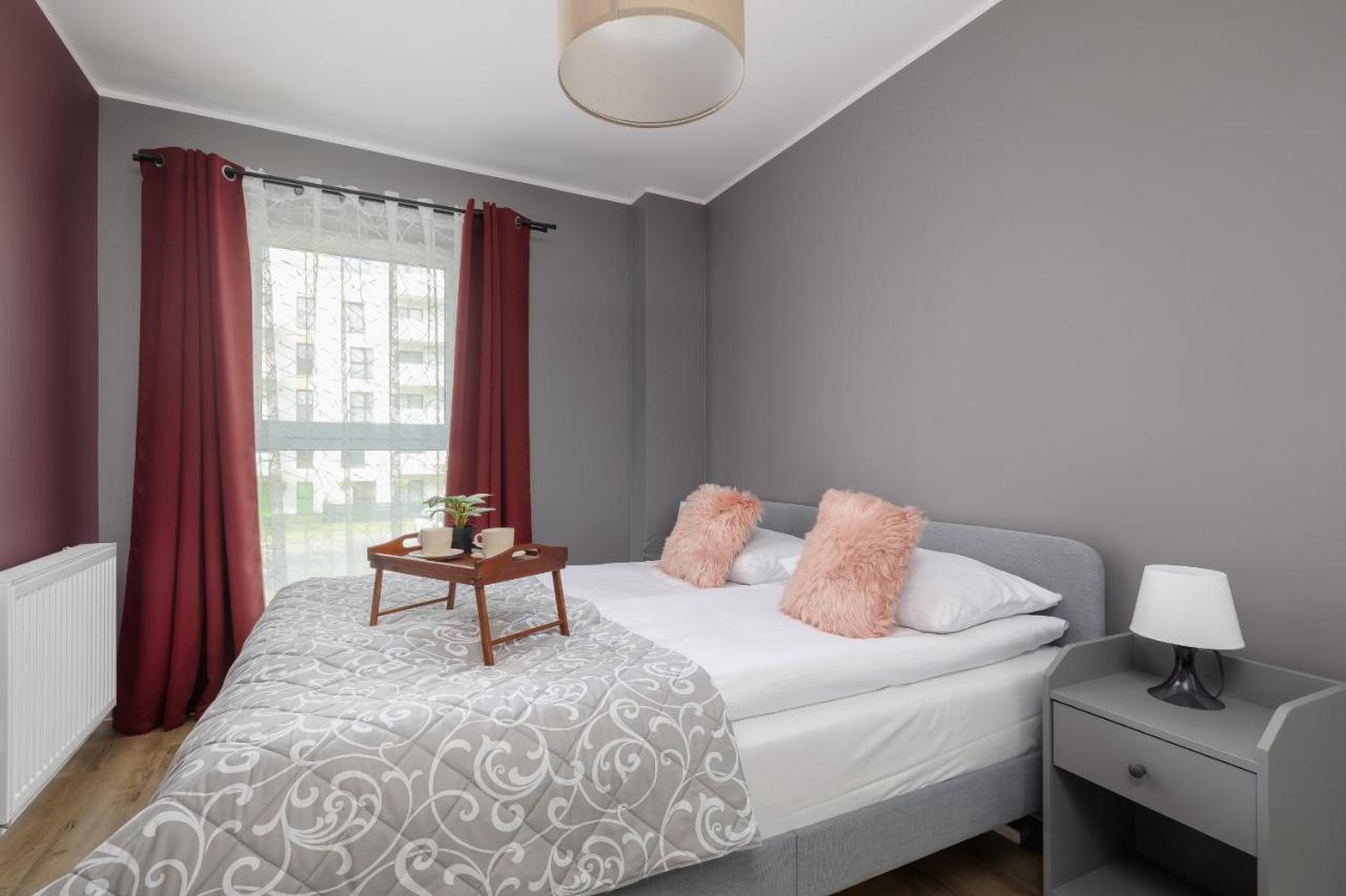 B&B Krakow - Comfy Apartment Pachońskiego with Parking in Krakow by Renters - Bed and Breakfast Krakow