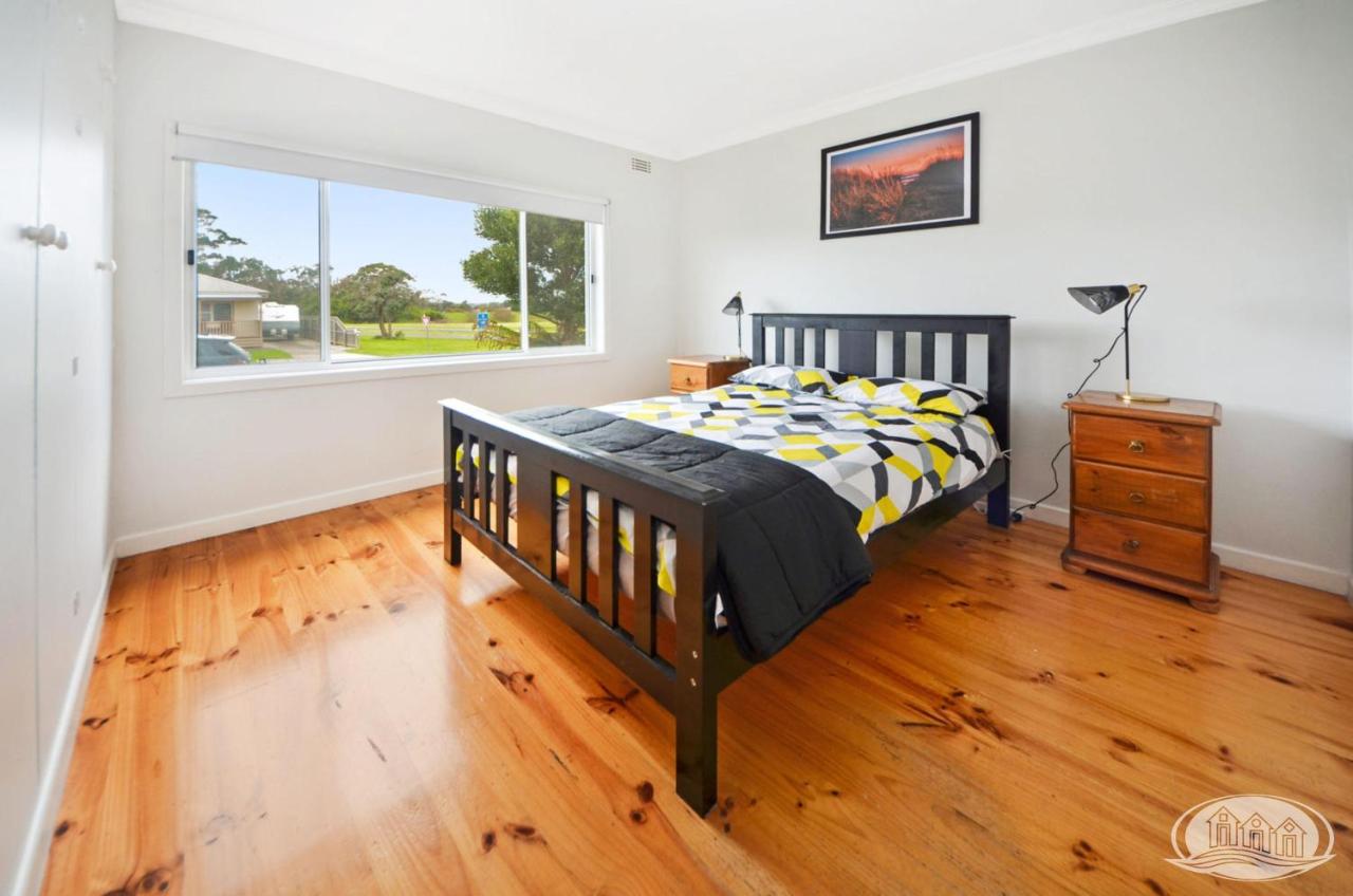 Hook, Wine & Linger on Learmonth - B&B Portland