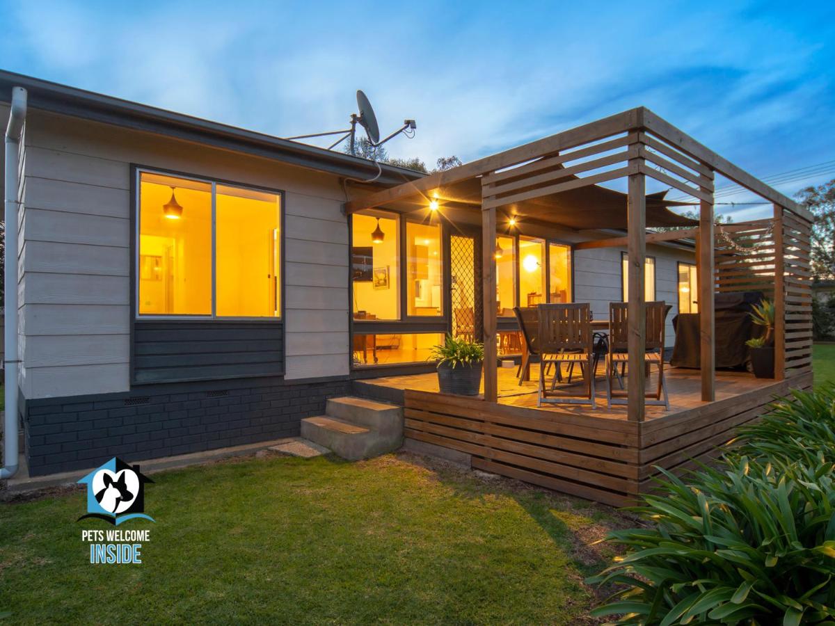 Nordic Retro Beach House at Port Elliot - B&B