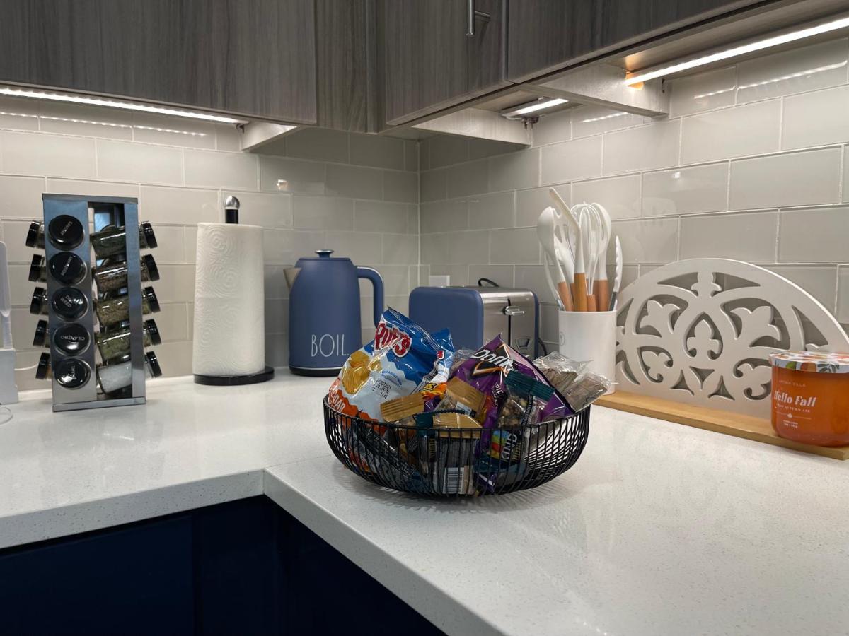 Cozy Retreat-Free Reserved Parking-Pool - Ferienwohnung Addison