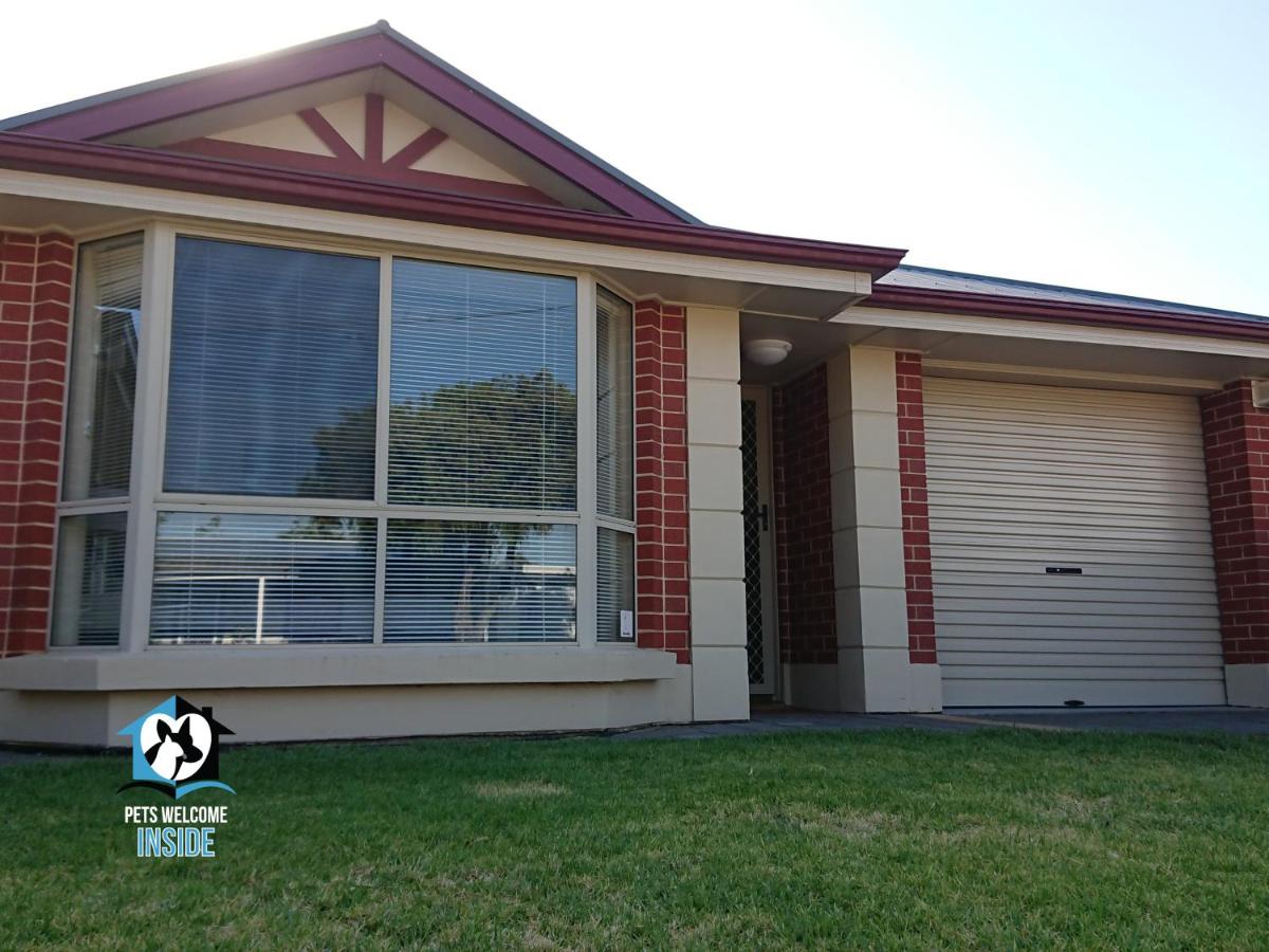 Coastal Vibe, 4 beds Short Walk to the Beach - B&B