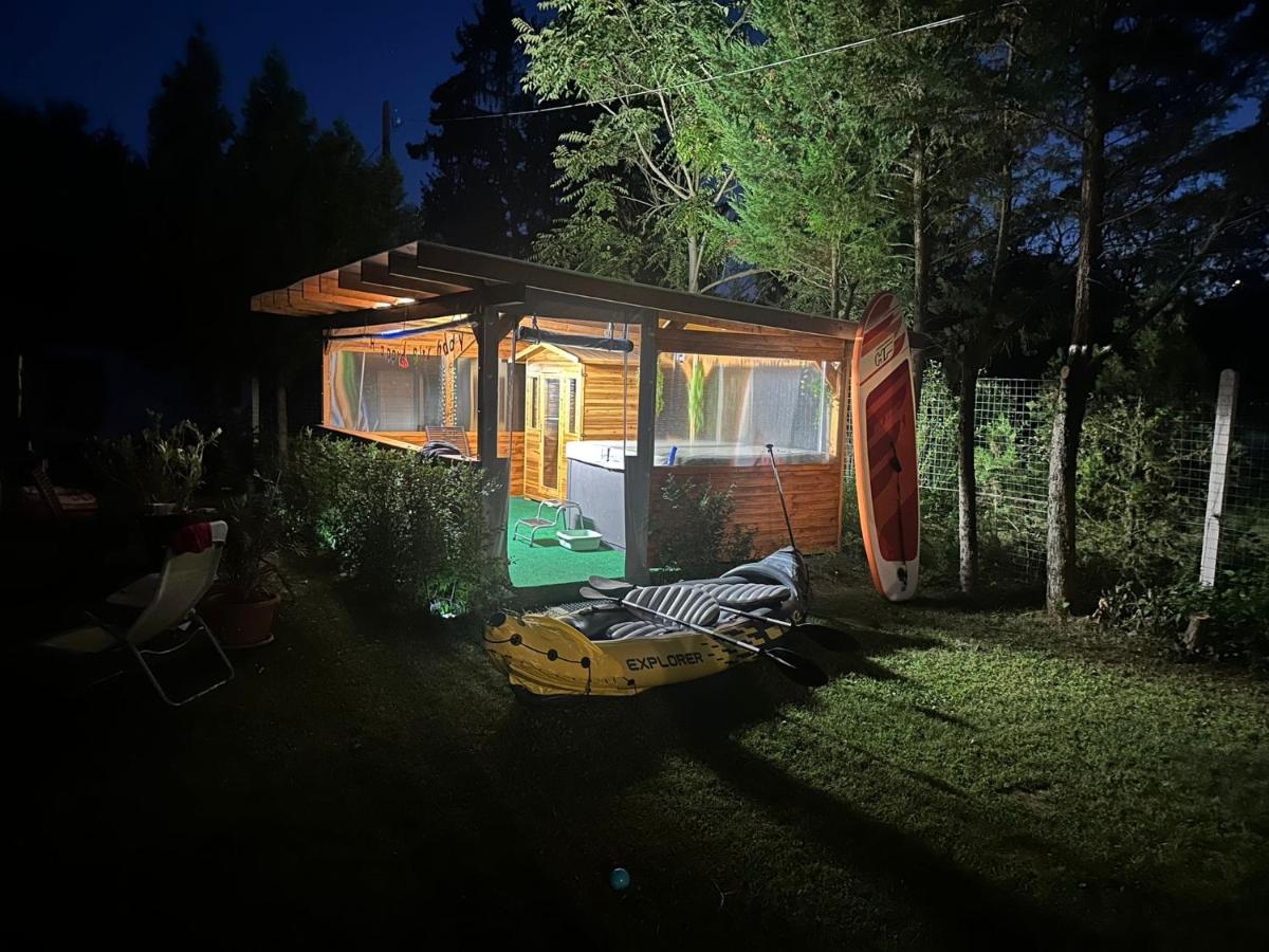 Holiday home with Jakuzzi - B&B Kisoroszi
