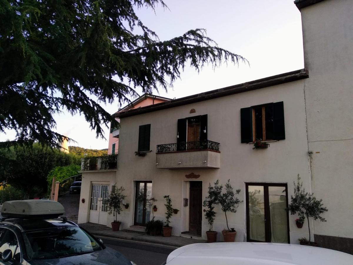 Villa Sole di Toscana - Large Terrace, Hot Tub & Garden - Chambres d'hôtes Monterotondo