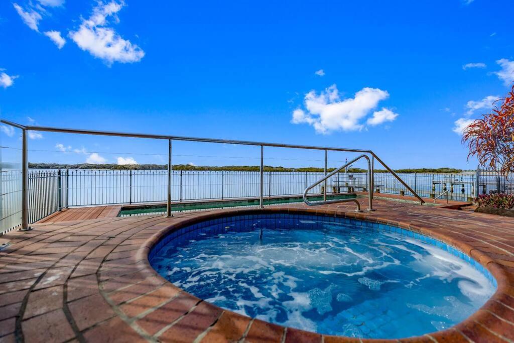 Maroochydore Riverfront Apartment - B&B Maroochydore