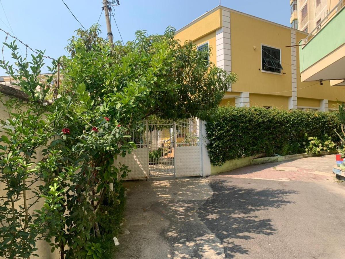 Apartment with garden in the center of Durres - B&B
