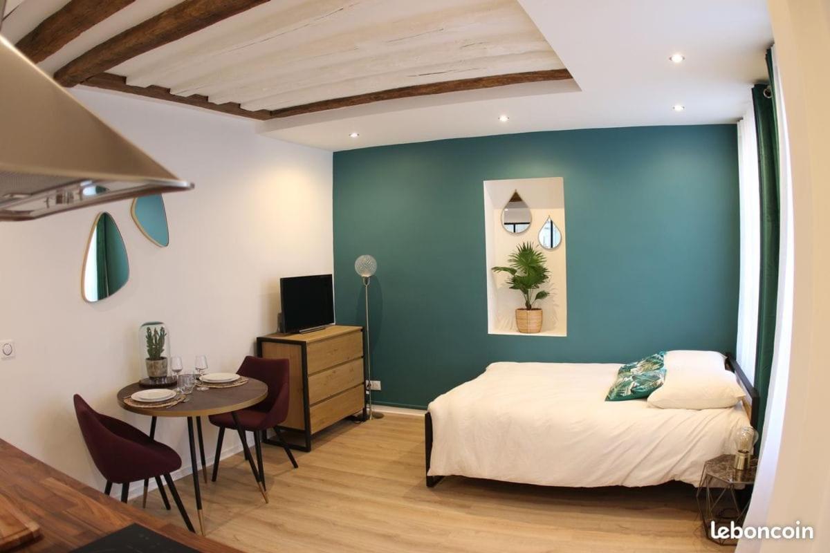 Charmant studio quartier Saint Louis à Versailles - Bed and Breakfast