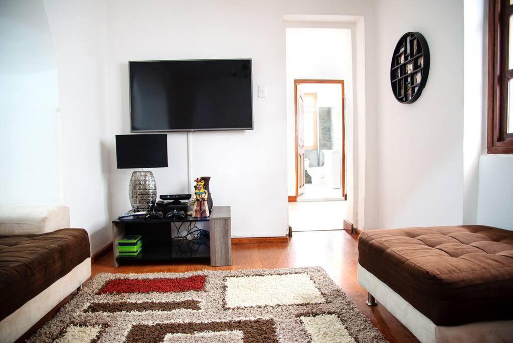 B&B Quito - Spacious 3 Bedroom apartment Old Town - Bed and Breakfast Quito
