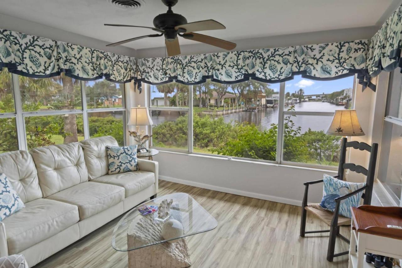 B&B Flagler Beach - Palm Paradise Waterfront Home - Flagler Beach - Dock - Pet Friendly - Close To The Beach - Bed and Breakfast Flagler Beach