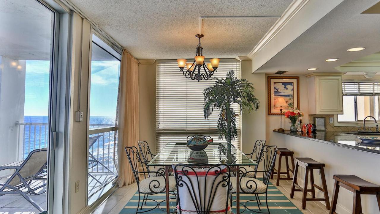 Shoreline Towers 1061 - Updated Beachfront Condo with Incredible Views End unit - B&B Destin