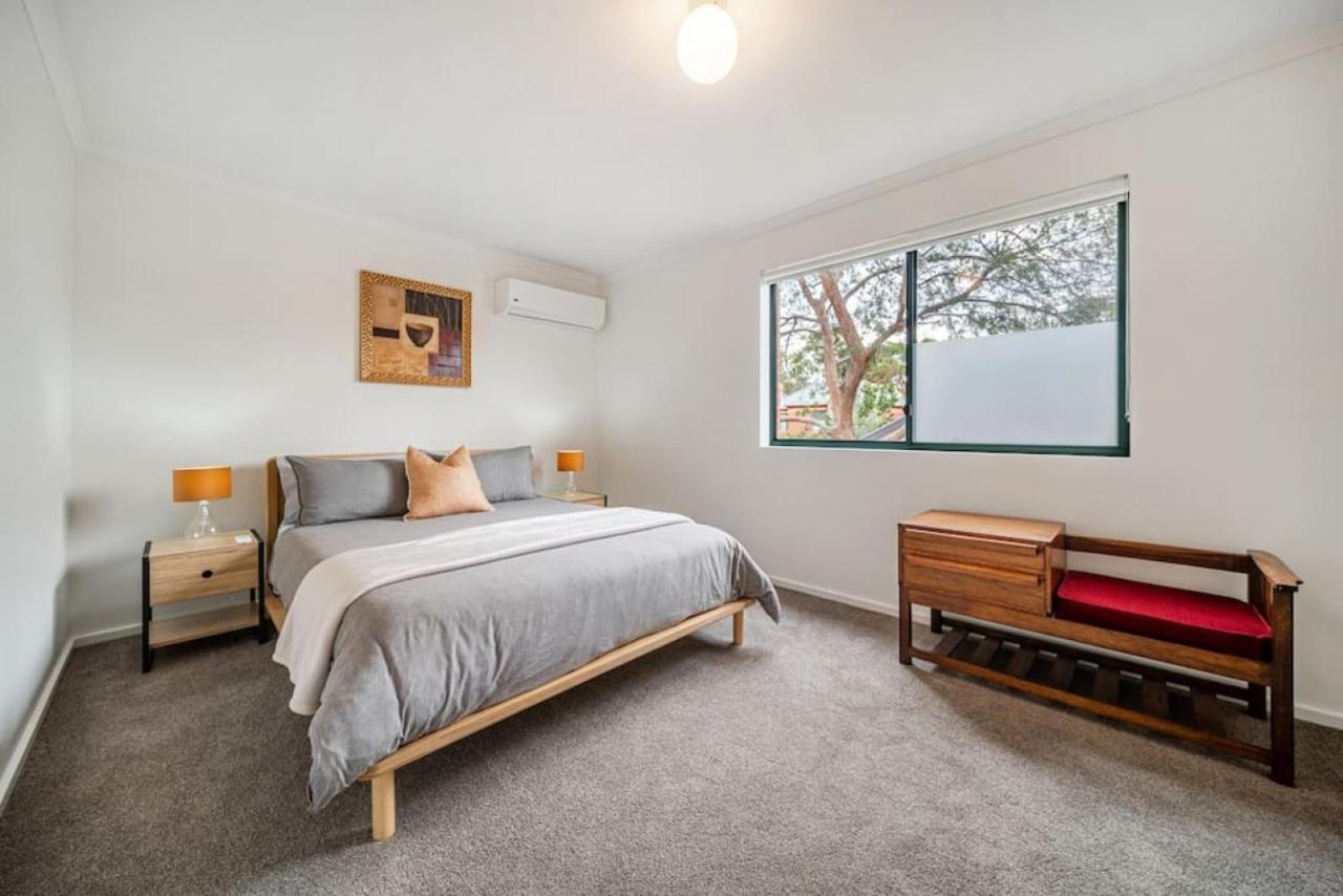 B&B Thebarton - Poppy on the Lane - WiFi CBD - Bed and Breakfast Thebarton