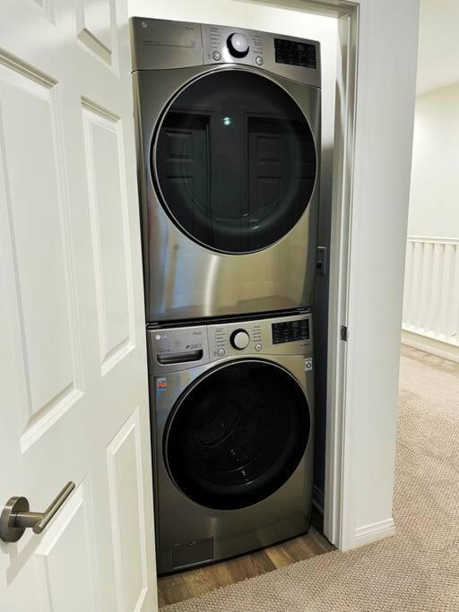 Modern Lux Home Near Disneyland And In The Heart Of OC! - B&B Santa Ana