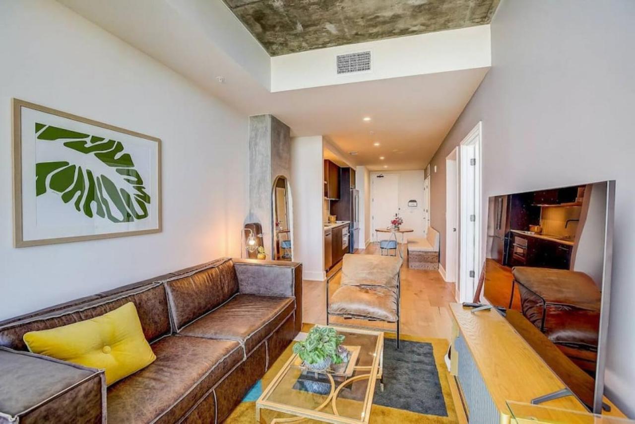 B&B Austin - Highrise 1BR Luxe Suite near DT and Vibrant Rainey St - Bed and Breakfast Austin