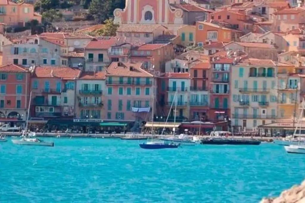 Historic Villefranche Penthouse, Steps to Beach - B&B Villafranca