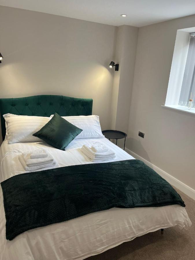 B&B Leeds - TIB Property Investments, Centenary House, 53 North St - Bed and Breakfast Leeds