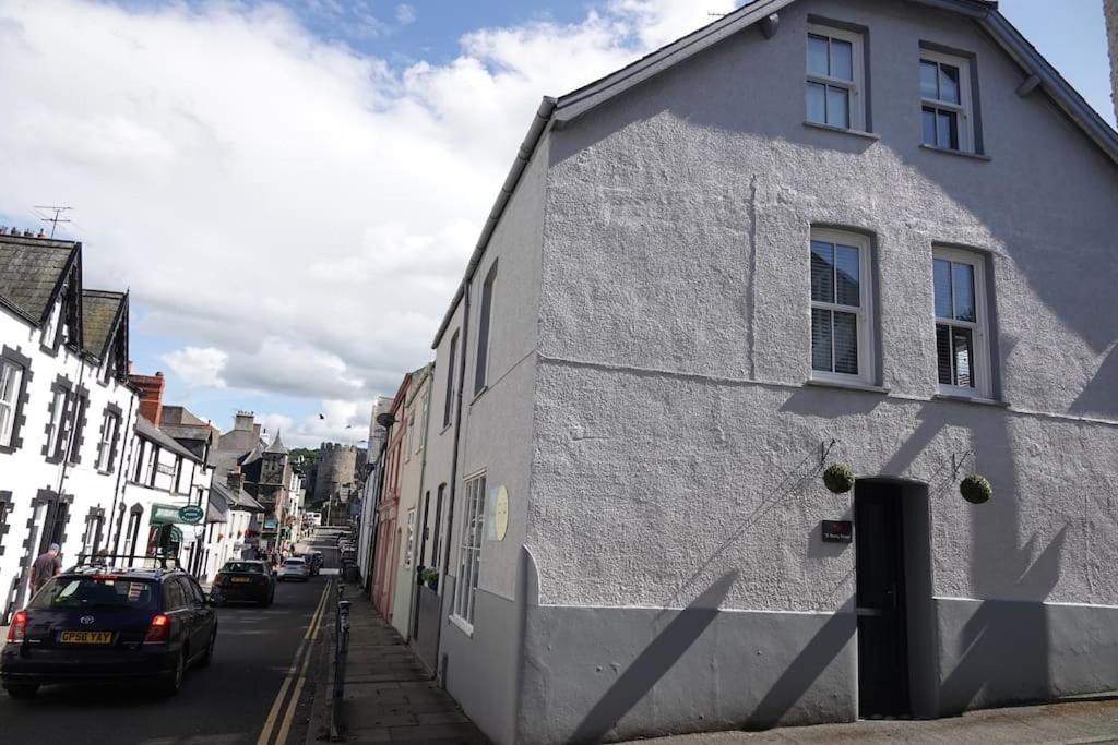 3 Bedroom Cottage in Conwy with Parking Sleeps 4 - B&B