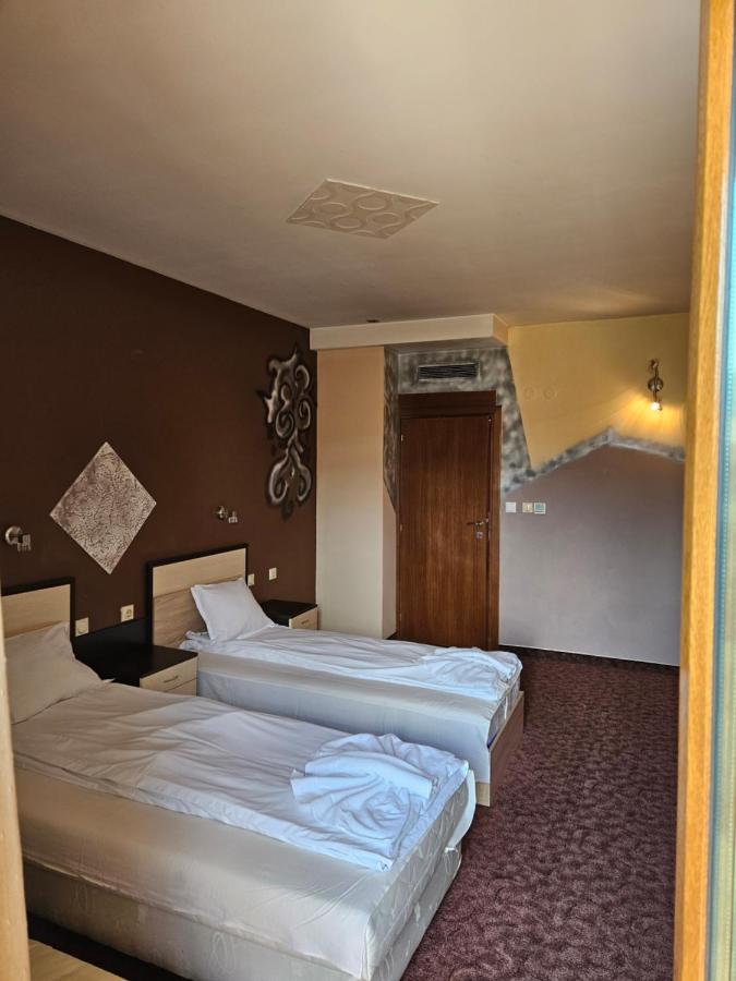 Doppel- oder Zweibettzimmer