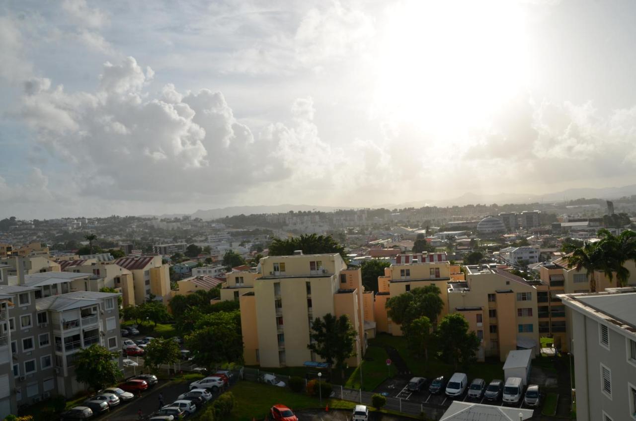 Appartement équipé avec vue et place de parking - Bed and Breakfast Fort-de-France