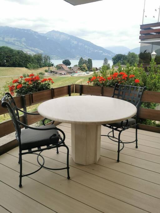 B&B Einigen - NEB-THUN Einigen, Wohnung am See - Bed and Breakfast Einigen