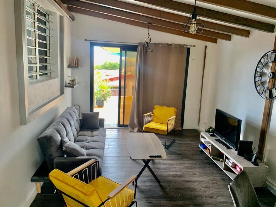 Appartement rénové avec bac à punch chauffé - B&B Schoelcher