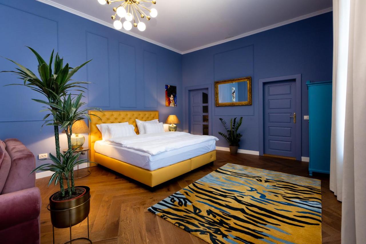 Estudio con sofá cama