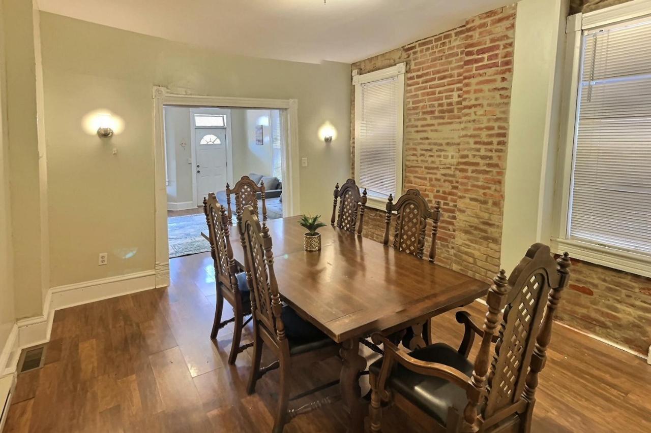 B&B Cumberland - 1900s Downtown Rowhouse, walkable, historic, pet friendly, spacious. - Bed and Breakfast Cumberland