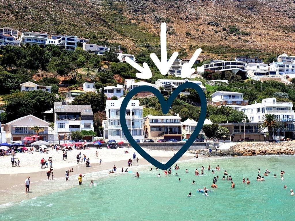 B&B Gordon’s Bay - Bikini Beach Holiday Home, On the Beach, Sleeps 9! - Bed and Breakfast Gordon’s Bay