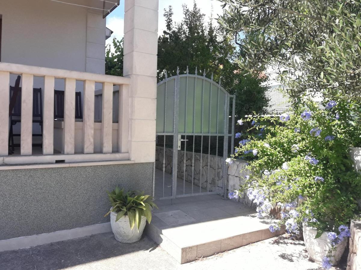 Apartment mit Balkon