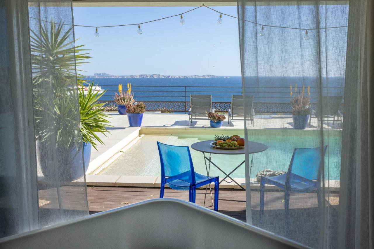 B&B Marseille - LES SUITES LOVE 2 SPA VUE MER PISCINe - Bed and Breakfast Marseille