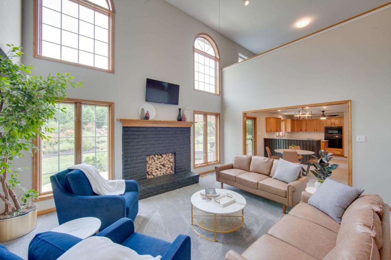 Game Room and Covered Patio Hummelstown Hideaway - Bed and Breakfast