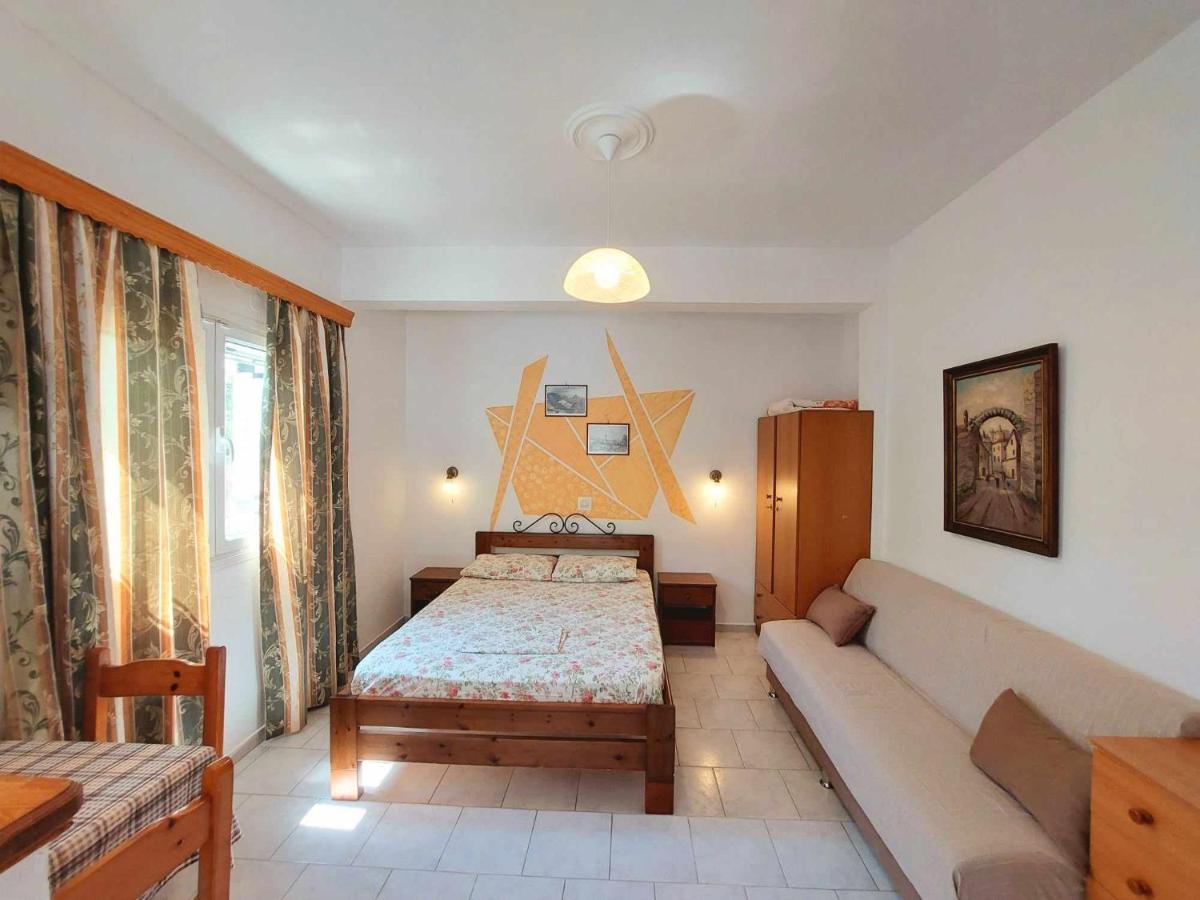 Villa Eleni (Studio 2) Fully equiped, near the sea - Bed and Breakfast