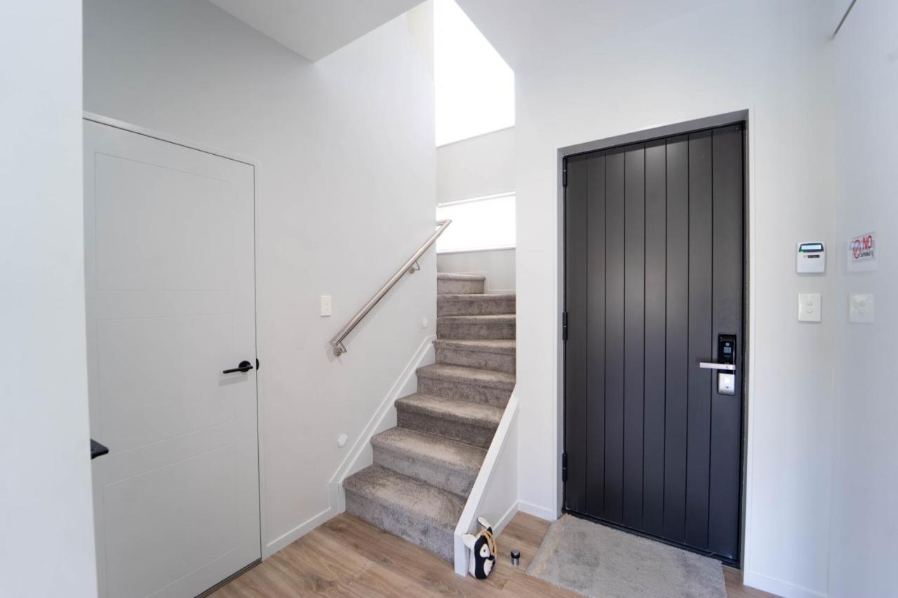 Modern Sunnyhills Town House - B&B Auckland