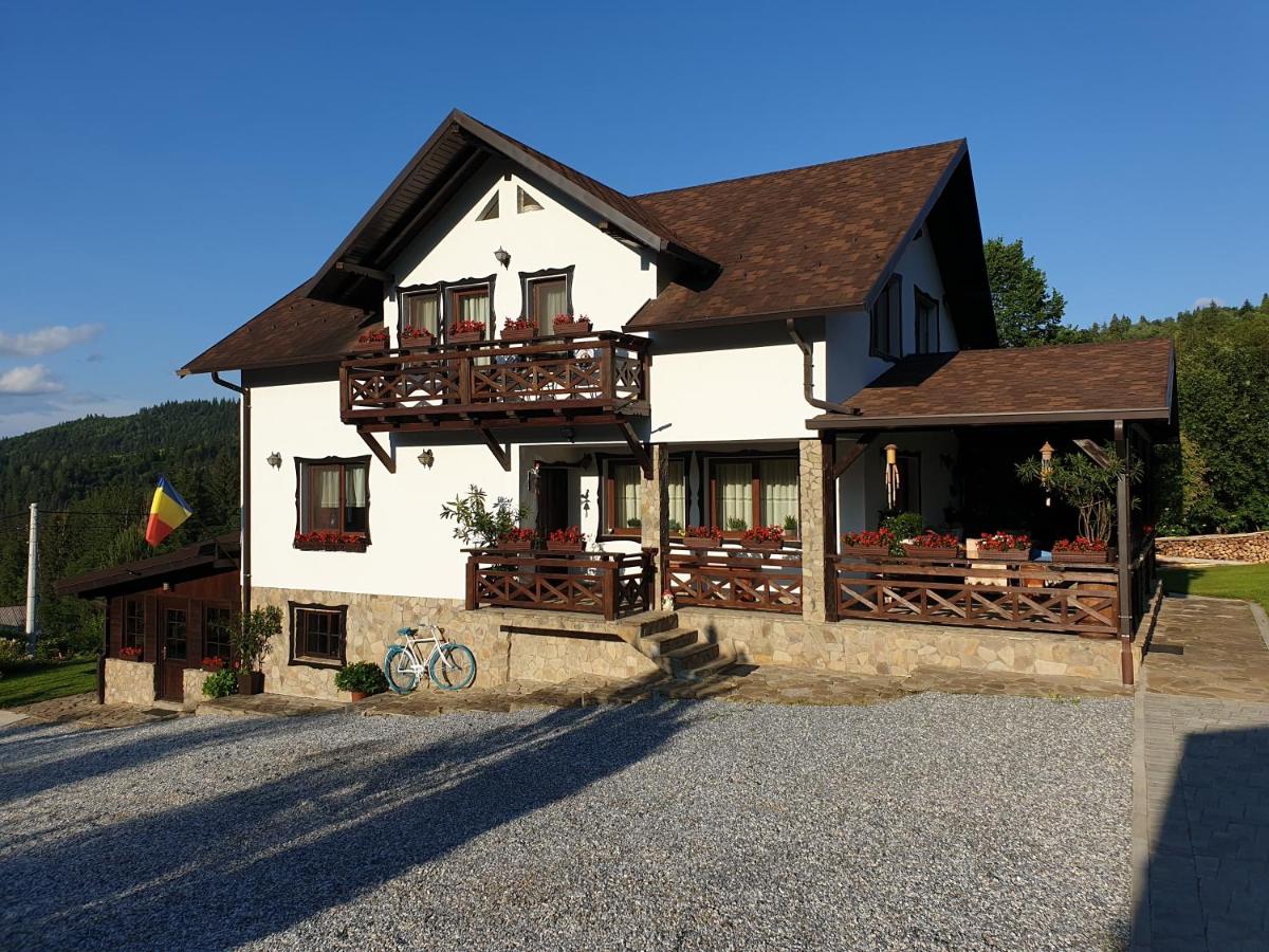 Casa Izvorul Rarăului - Bed and Breakfast Câmpulung Moldovenesc