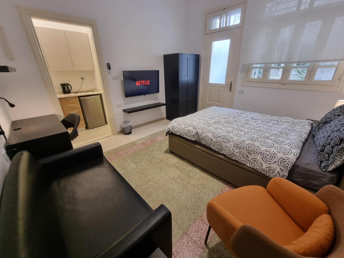 Estudio con vistas al jardín