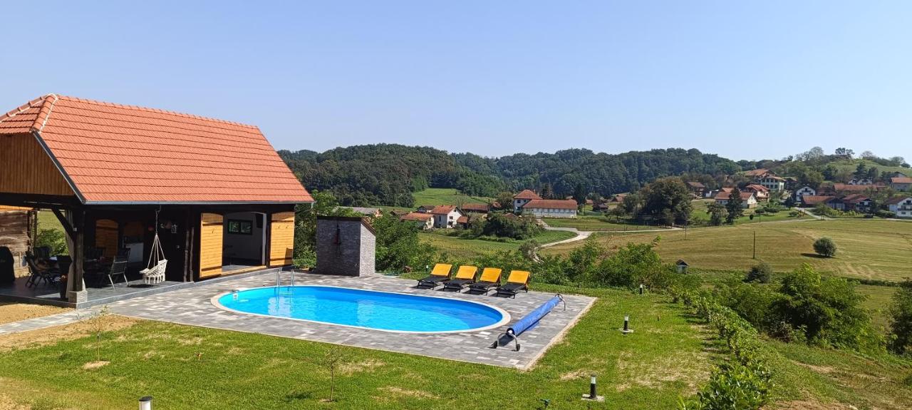 Holiday Home BIBA With Heated Outdoor Pool - Chambres d’hôtes Gornja Stubica