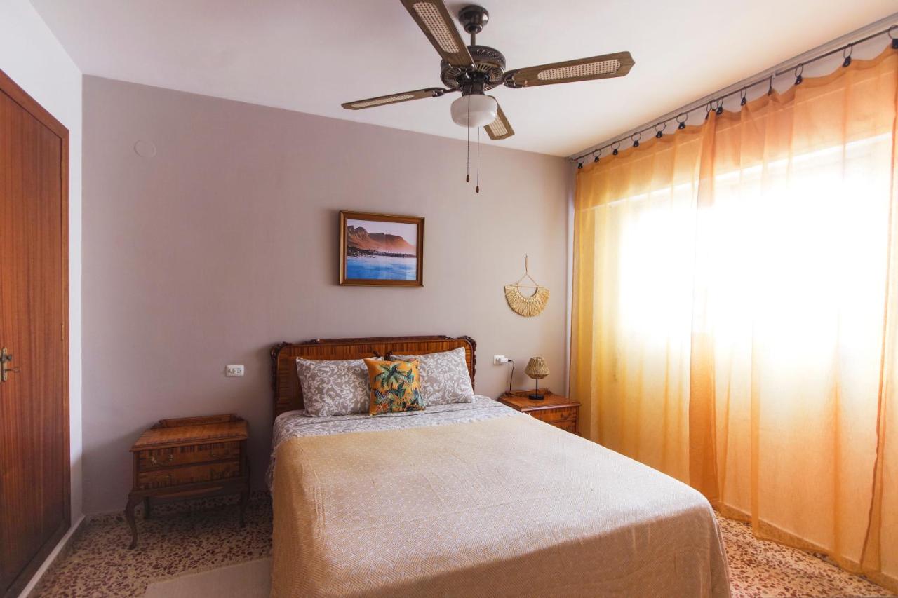 B&B Los Mártires - Spacious and luminous apartment: Olas de Gandia - Bed and Breakfast Los Mártires