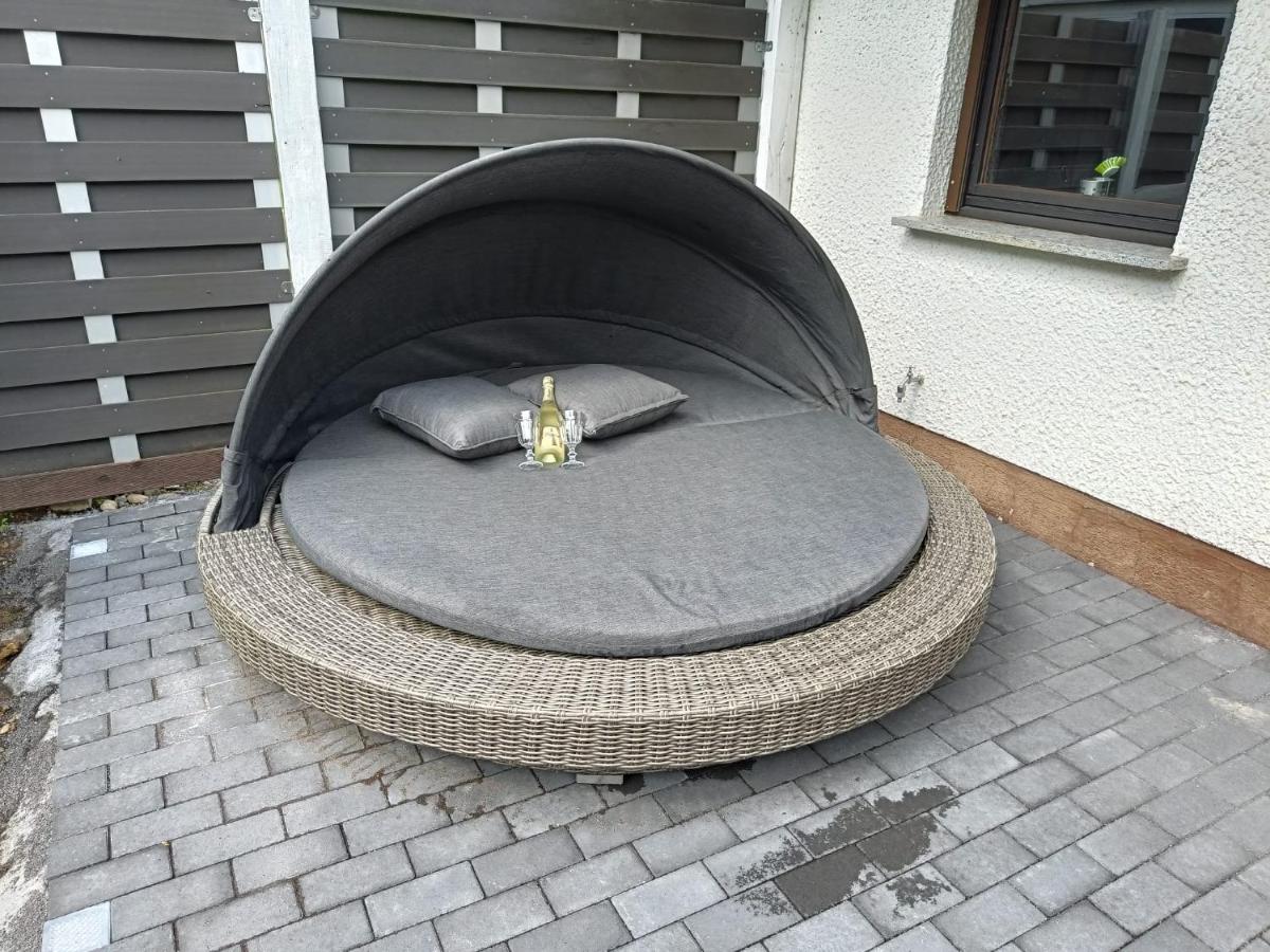 Heimathafen, eingezäunter großer Garten - zentral in Überherrn - Parkplatz - Wifi - Grill - Ferienwohnung Überherrn