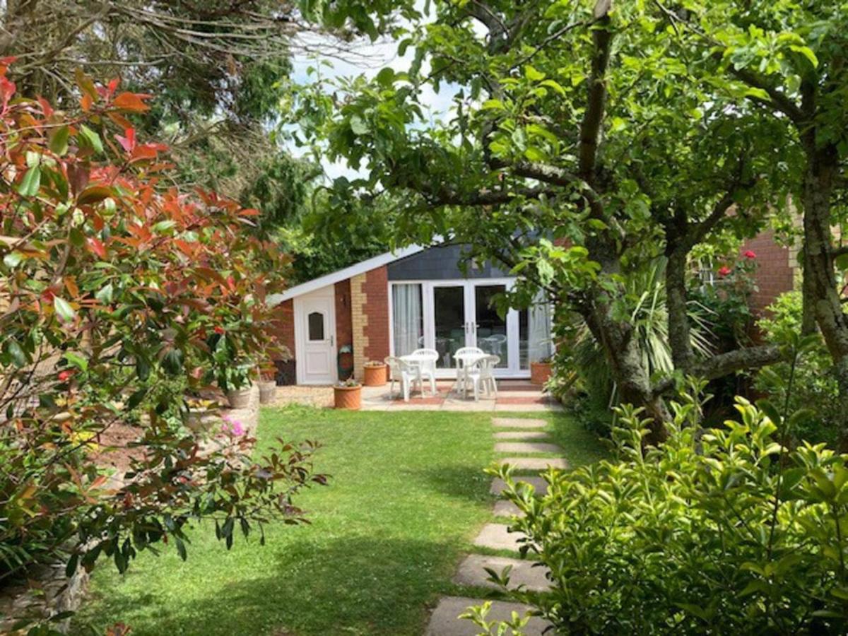 Walnut Cottage - B&B
