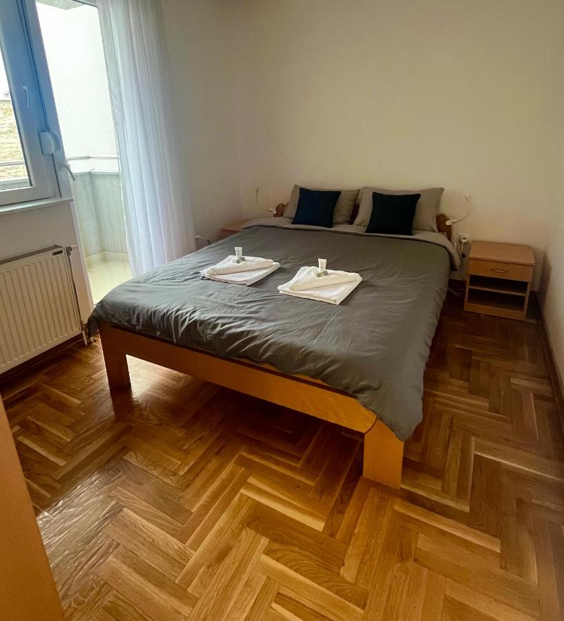 Central and bright 2 bedroom, 3 balconies - Chambres d’hôtes Novi Sad