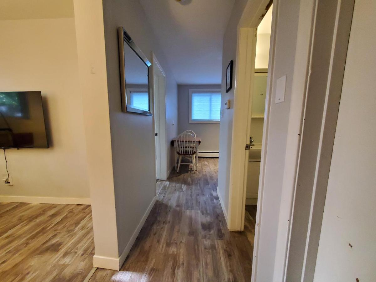 Modern Private 1BR Apt. w/Free Prkg + Fast Wi-Fi - B&B