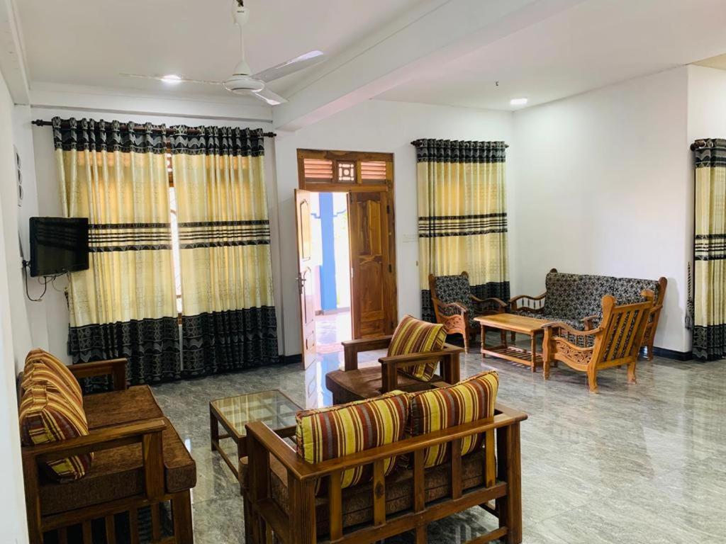 B&B Trincomalee - Holiday Rest Inn - Bed and Breakfast Trincomalee