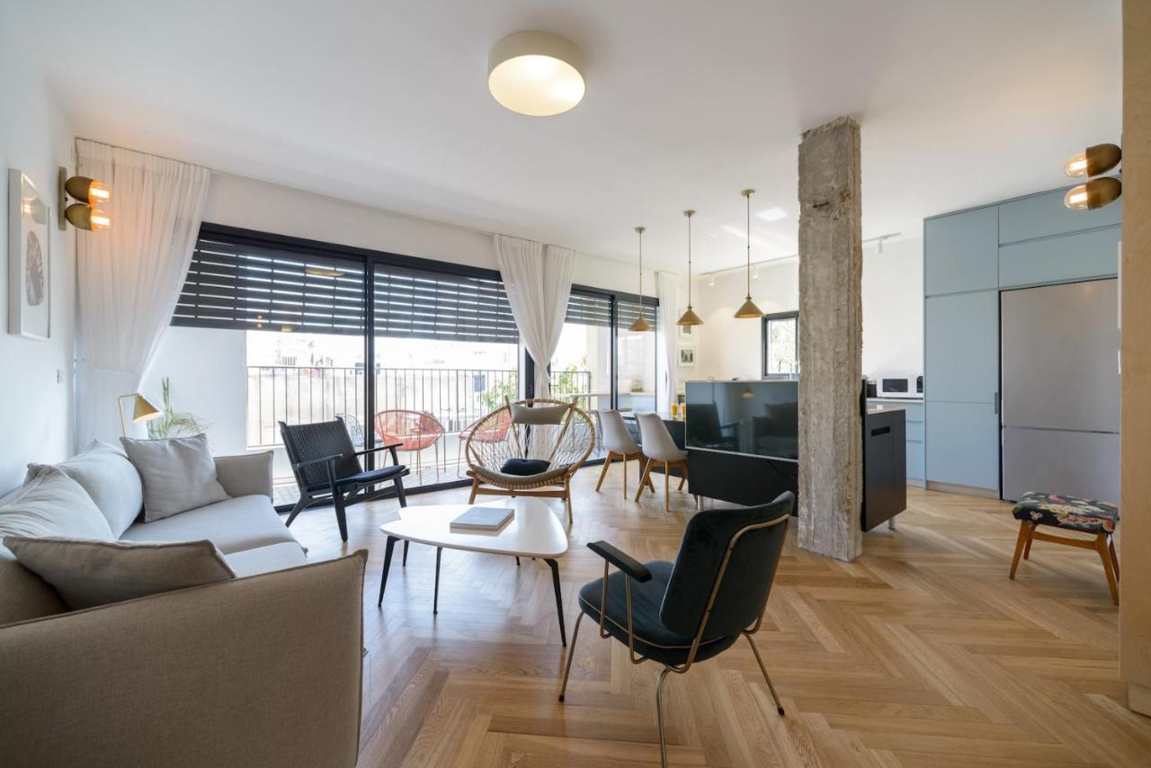  Deluxe Two-Bedroom Apartment with Balcony - Byron 18 Street