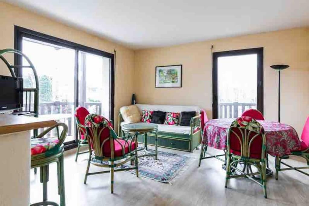 Très bel appartement de Standing a 300 mètres de la mer, et à proximité du casino de Deauville - B&B