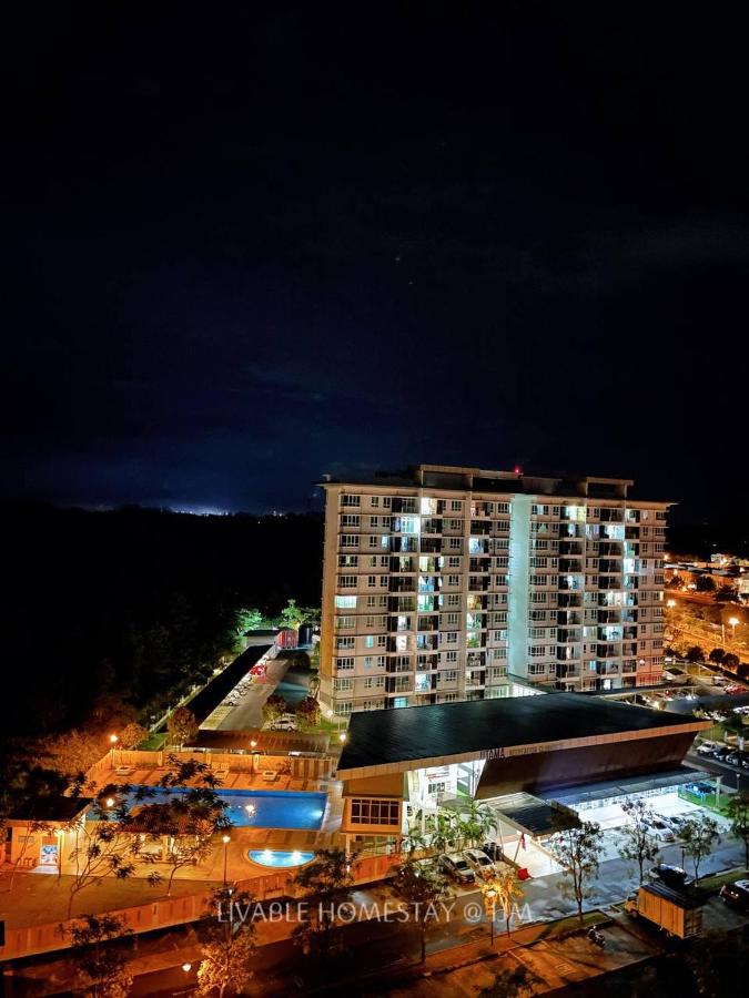 Livable Homestay IJM - B&B