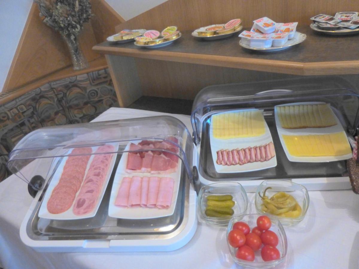 Pension Feiken - Ferienwohnung Wesenufer