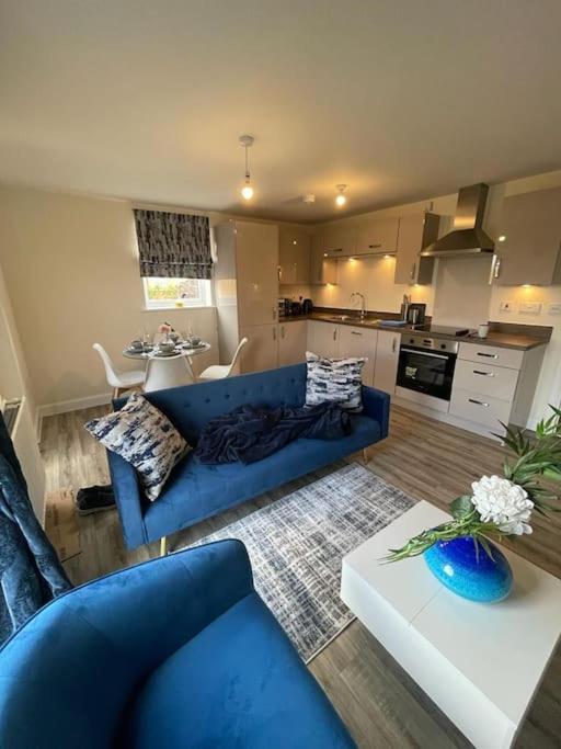 B&B Milton Keynes - Luxurious Apartment in Brooklands - Bed and Breakfast Milton Keynes