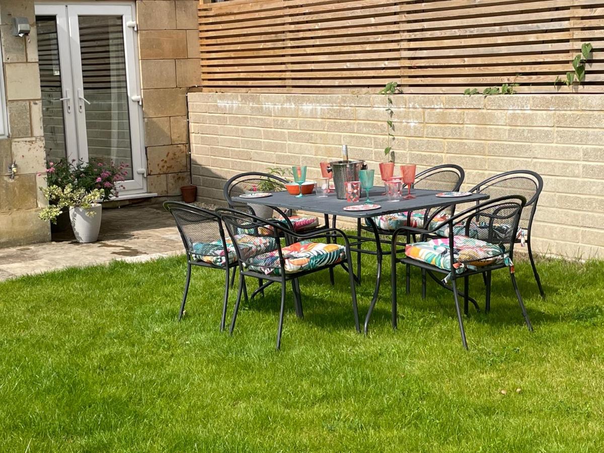 No 12 - Stylish & homely 3 bed with parking close to city centre - B&B