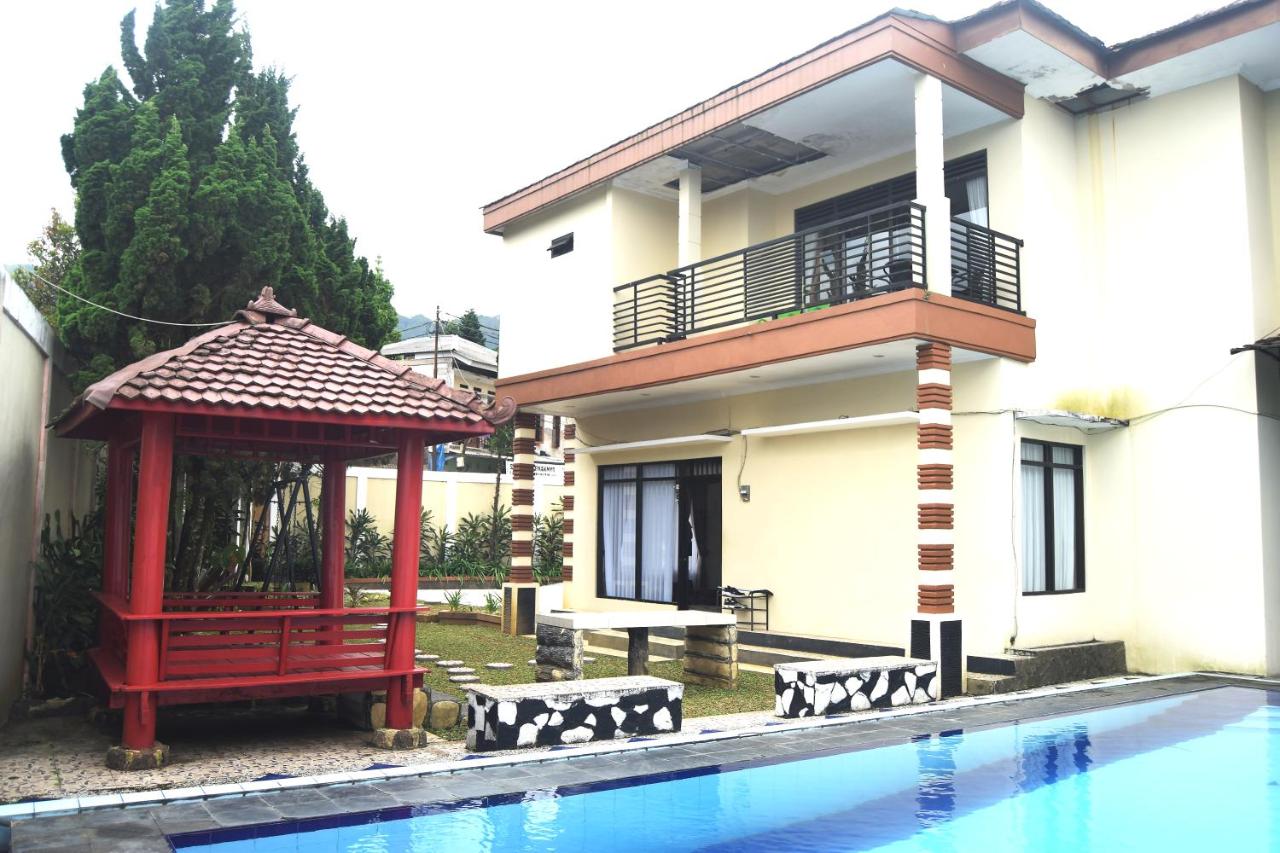 B&B Bogor - Vila Sultana Cisarua,Puncak 5 Kamar - Bed and Breakfast Bogor