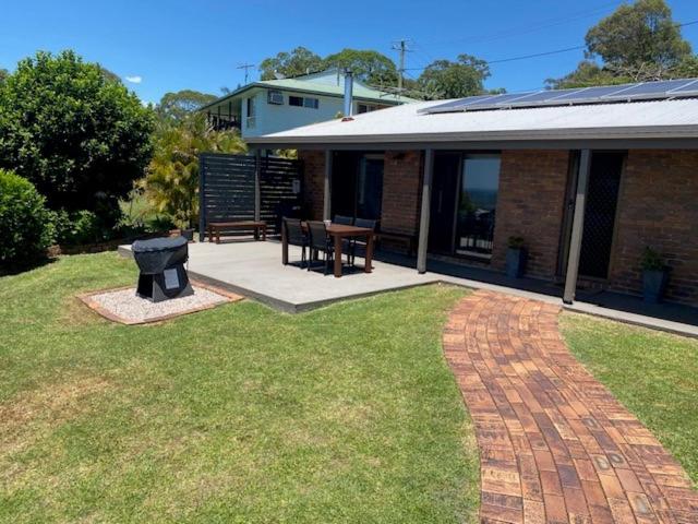Stunning Home in Mt Mellum with Panoramic Coastal Views - B&B